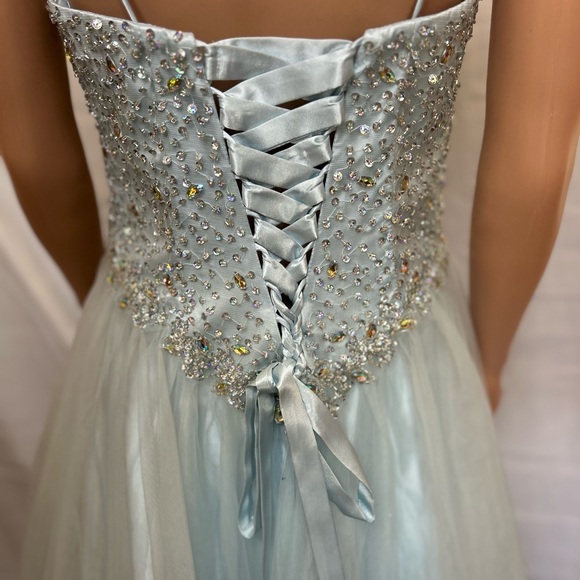 Sean Collection Blue Strapless Gown with Tulle Skirt and Beaded Bodice - Size XL - Picture 8 of 11